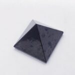 Tamburlanmış Shungite Küçük Piramit Doğal Taş