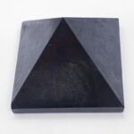 Tamburlanmış Shungite Piramit Doğal Taş