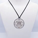 Gümüş Rengi Sri Yantra Kutsal desen Kolyesi