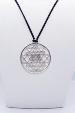 Gümüş Rengi Sri Yantra Kutsal desen Kolyesi - Görsel 2