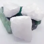 İşlenmemiş Orta Boy Dişi Kuvars Minerali